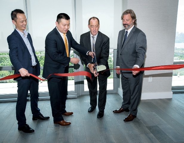 DMG Investments and Cliffside Park Mayor Thomas Calabrese Cut Ribbon on New On-Site Sales Gallery at One&nbsp;Park