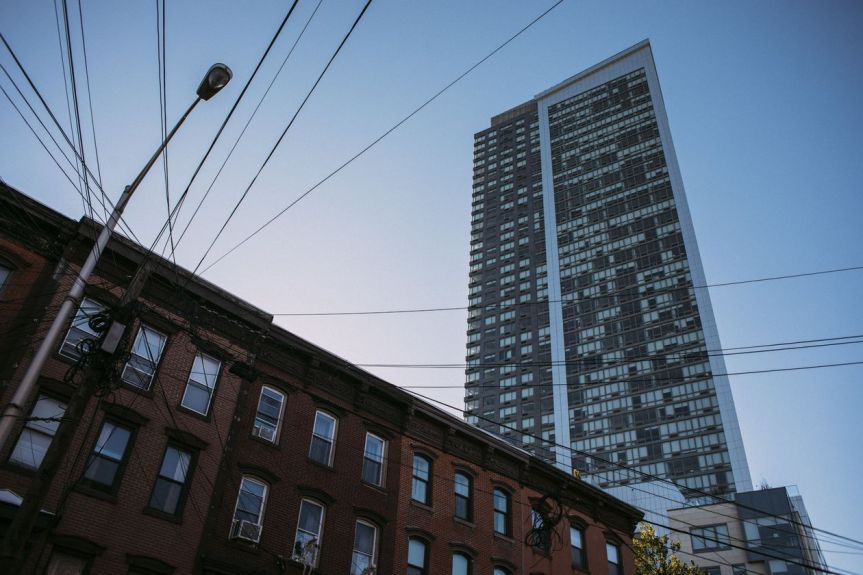 Wall Street Journal: New Yorkers Cross the River for Smaller Spaces in Big&nbsp;Buildings